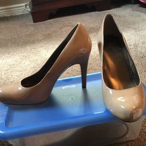 NWT Nude Bandolino Heels